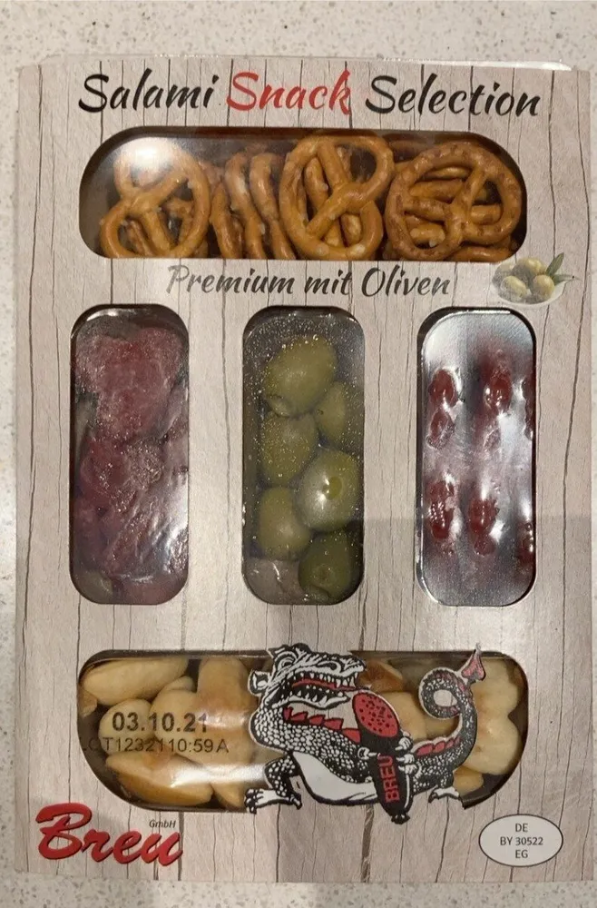 Salami Snack Selection mit Oliven