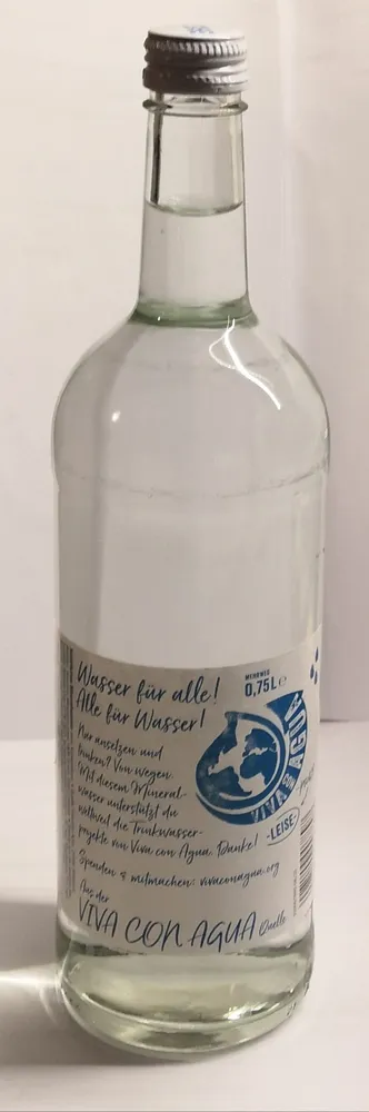 Natürliches Mineralwasser ohne Kohlensäure