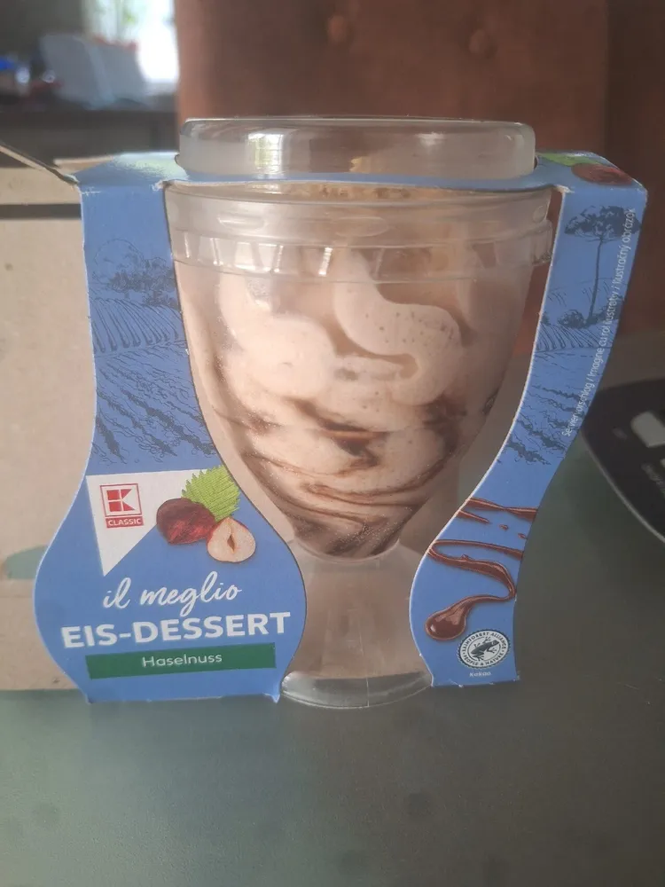 Eis-Dessert Haselnuss
