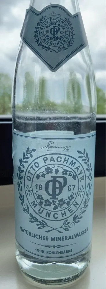Naturliches Mineralwasser