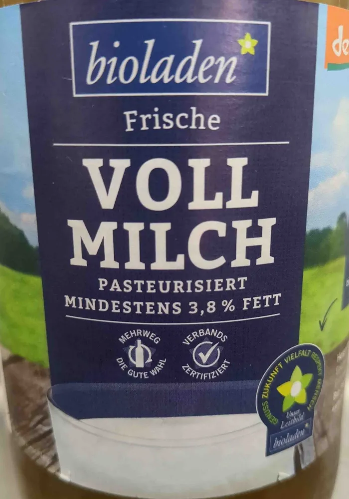 Frische Vollmilch