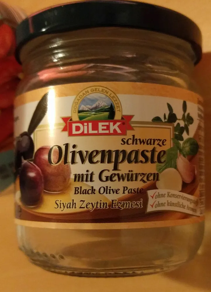 Schwarze Olivenpaste mit Gewürzen