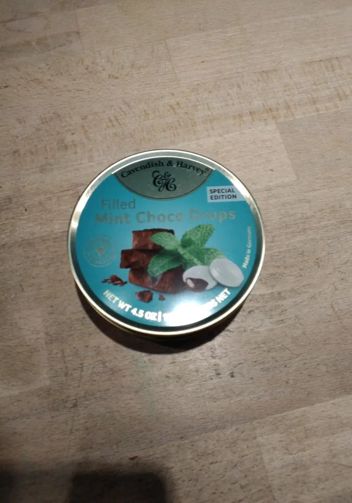 Filled mint choco drops