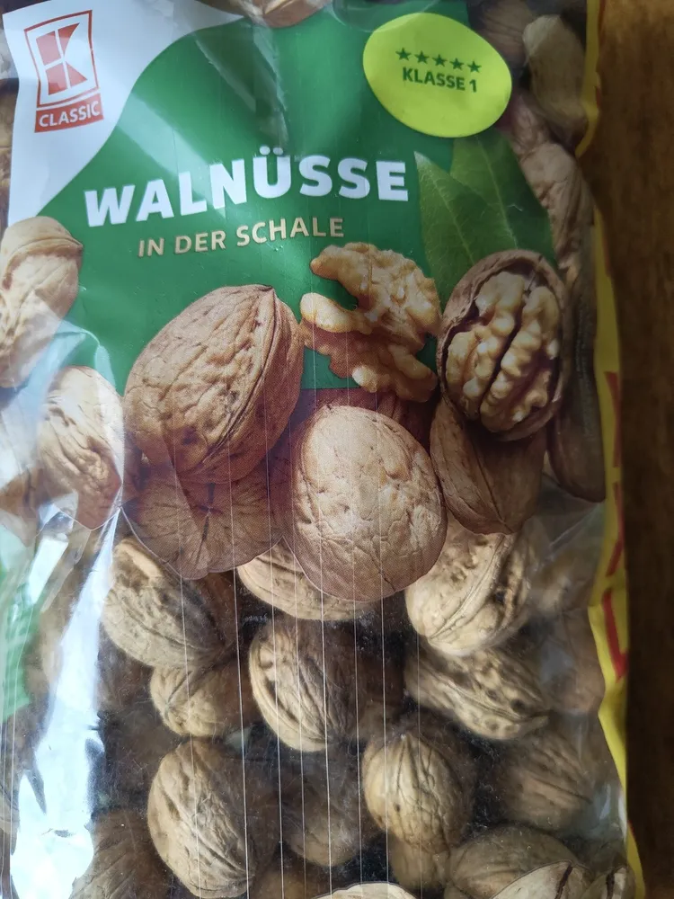 Walnüsse in der Schale