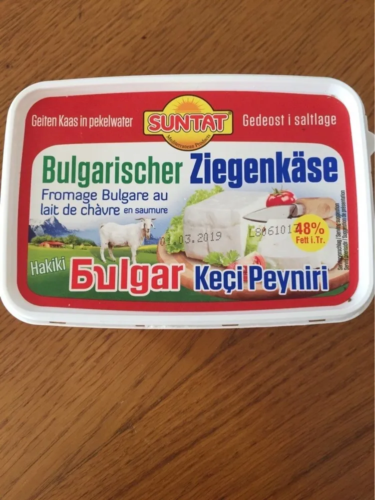 Fromage bulgare de chevre en saumure