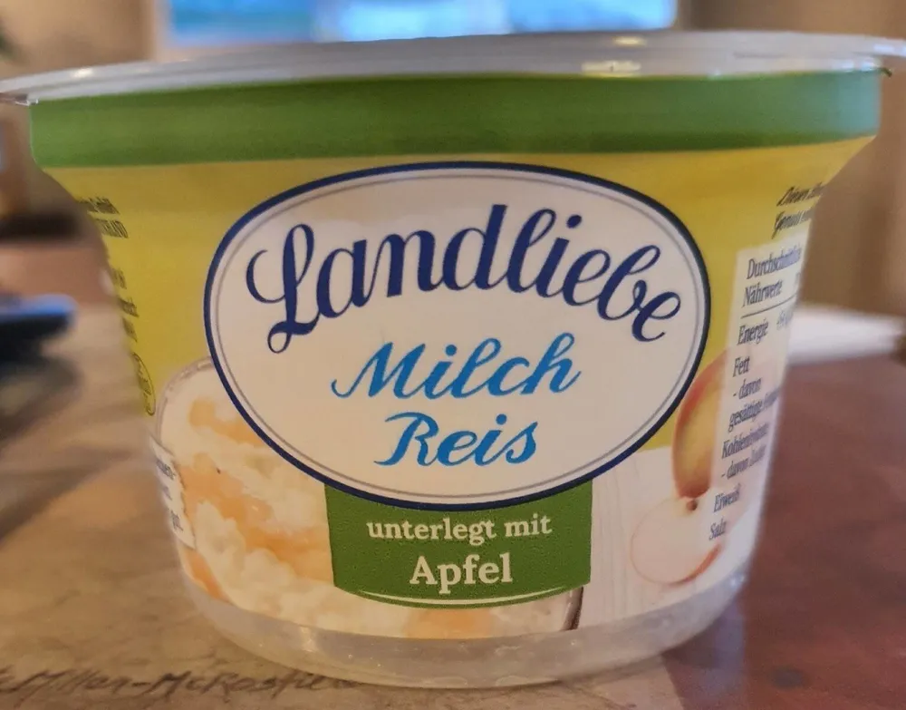Milch Reis unterlegt mit Apfel
