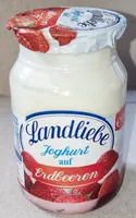Joghurt auf Erdbeeren