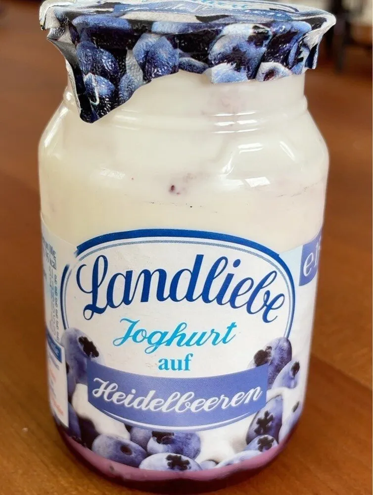 Joghurt auf Heidelbeeren