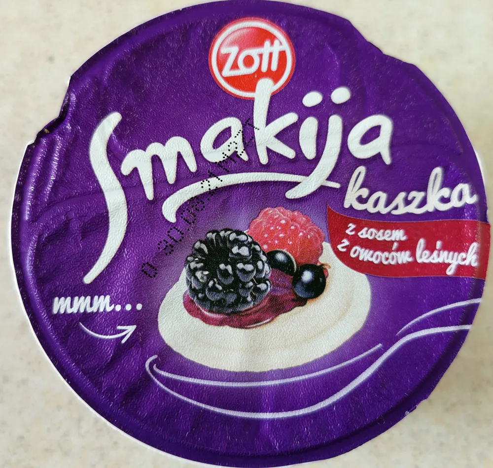 Smakija kaszka z sosem z owoców leśnych