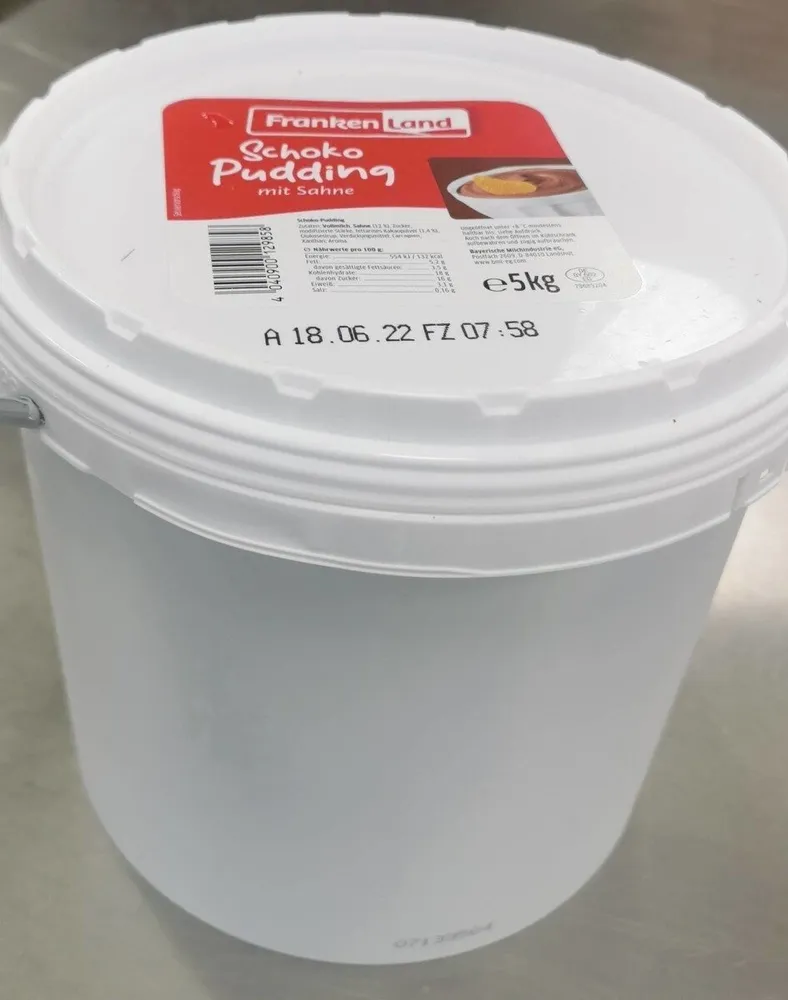 Schoko pudding mit Sahne