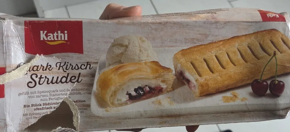 Quark Kirsch Strudel