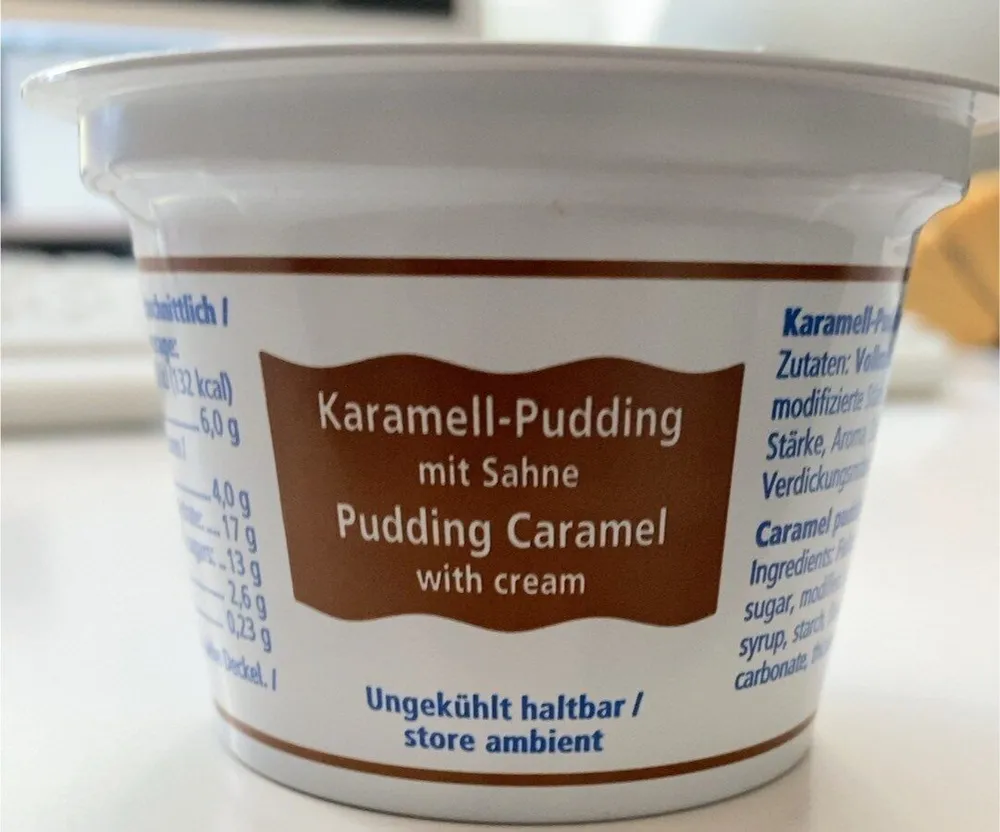 Karamell-pudding mit sahne