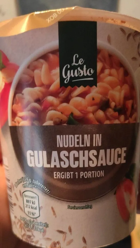 Nudeln in Gulaschsoße