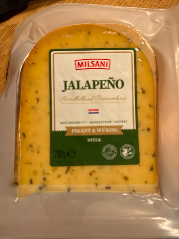 ALDI MEINE KÄSETHEKE Käse Kräuter- und Gewürzgarten Holländischer Premium-Käse mit Gewürzen oder Kräutern am Stück Jalapeńo Aus der Kühlung 200g 2.99€ 1kg 14.95€