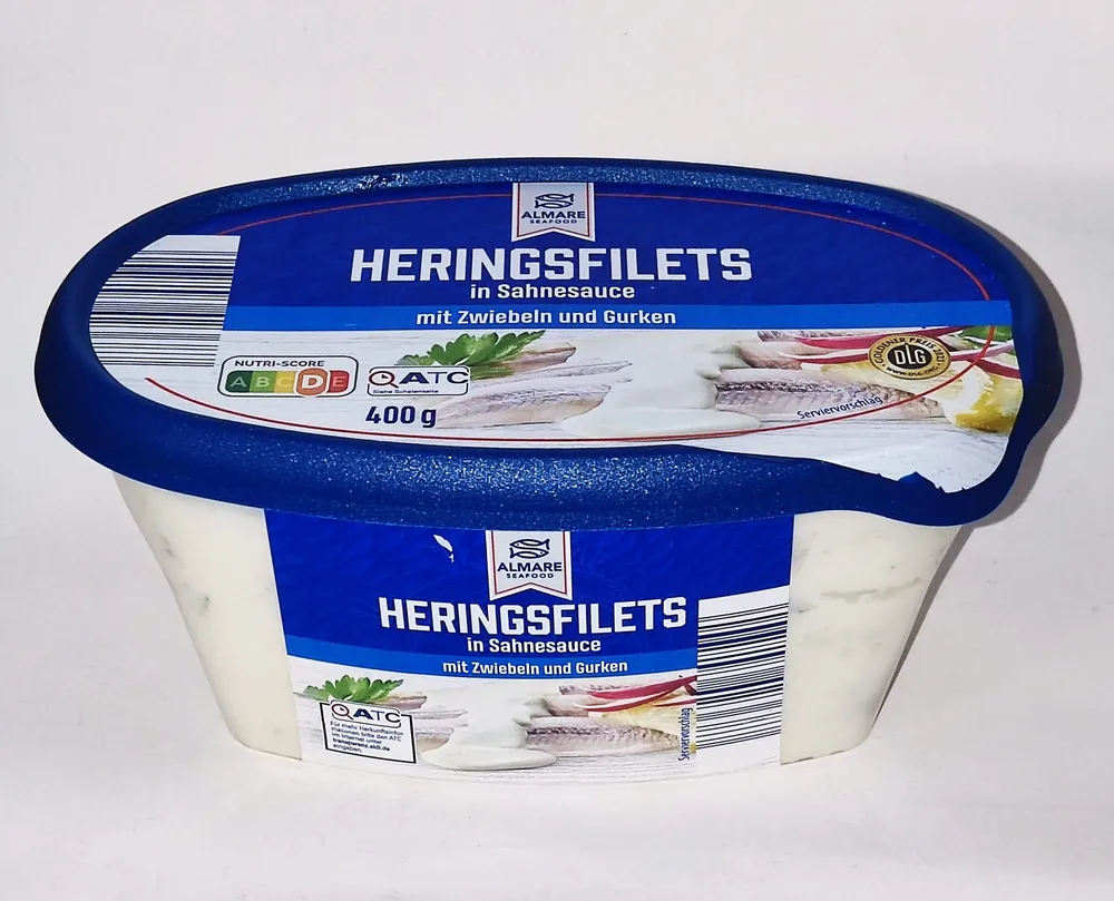 Heringsfilets in Sahnesauce mit Zwiebeln und Gurken
