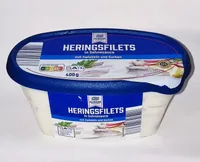 Heringsfilets in Sahnesauce mit Zwiebeln und Gurken