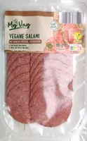Vegane Salami mit buntem Pfeffer, geräuchert