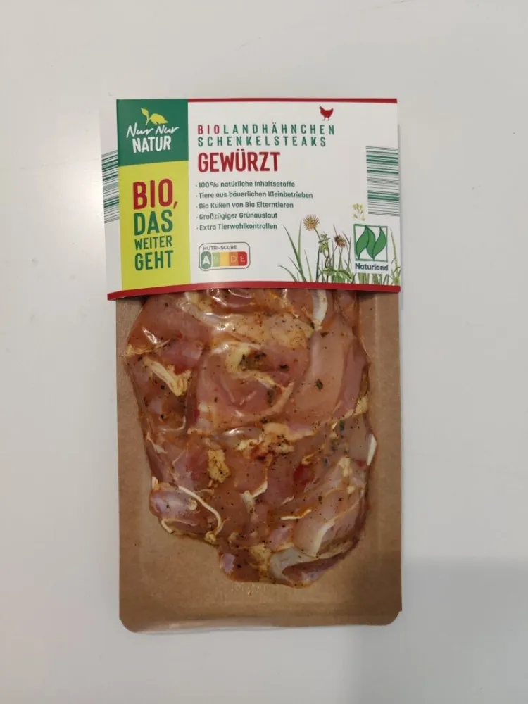 Bio-Landhähnchen-Schenkelsteaks gewürzt