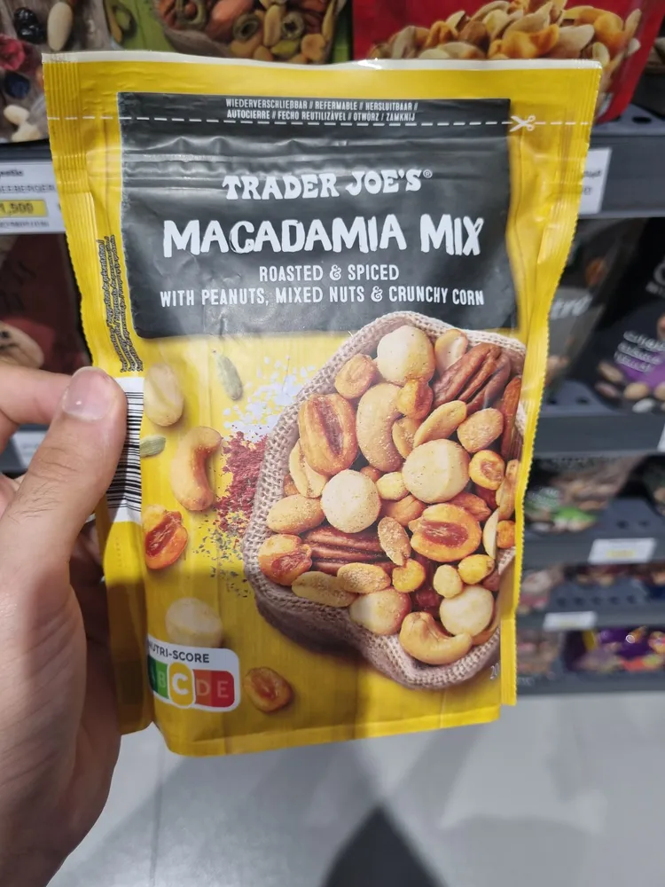 Macadamia Mix Roasted & Spiced With Peanuts, Mixed Nuts & Crunchy Corn