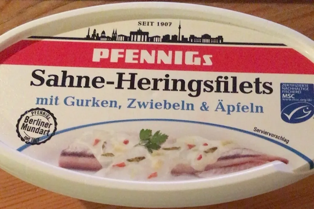 Sahne Heringsfilet mit Gurken, Zwiebeln & Äpfeln