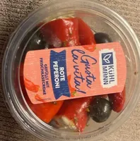 Rote Peperoni gefüllt mit Frischkäse