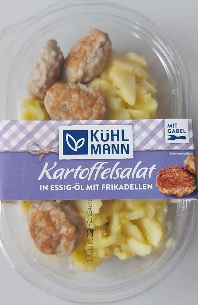 Kartoffelsalat in Essig-Öl mit Frikadellen