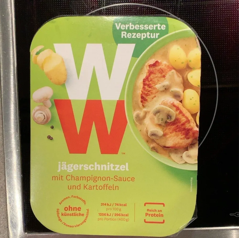 Jägerschnitzel mit Champignon-Sauce und Kartoffeln