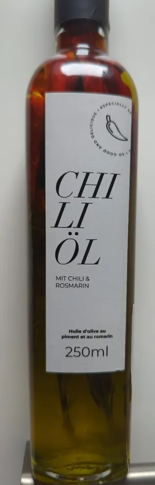 Chiliöl mit Chili und Rosmarin