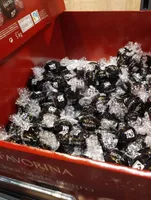 Bombones chocolate negro.
