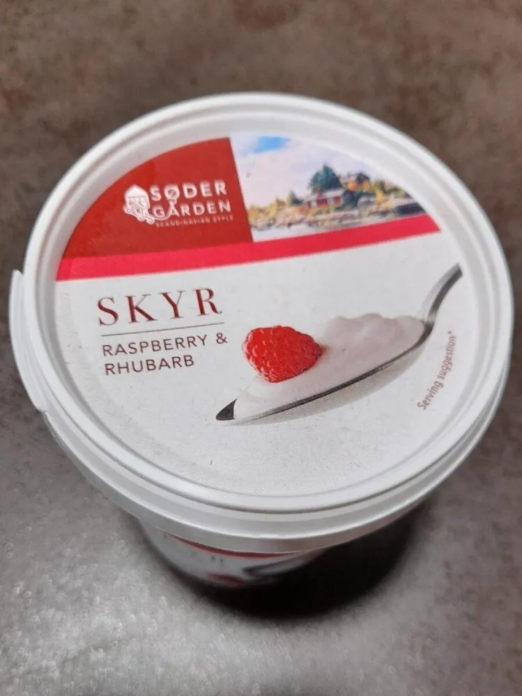 Skyr rutinario y frambuesa
