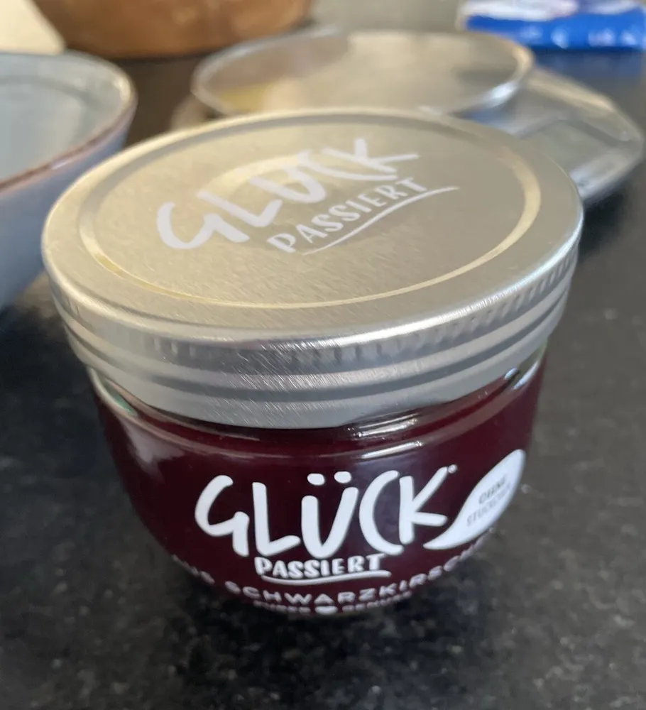 Glück passiert aus Schwarzkirschen