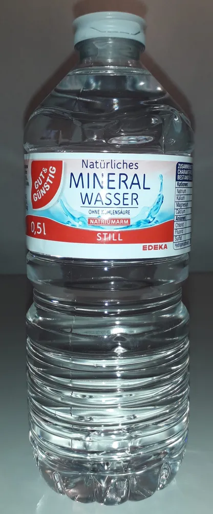 Natürliches Mineralwasser - Still