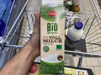 Frische Bio Vollmilch