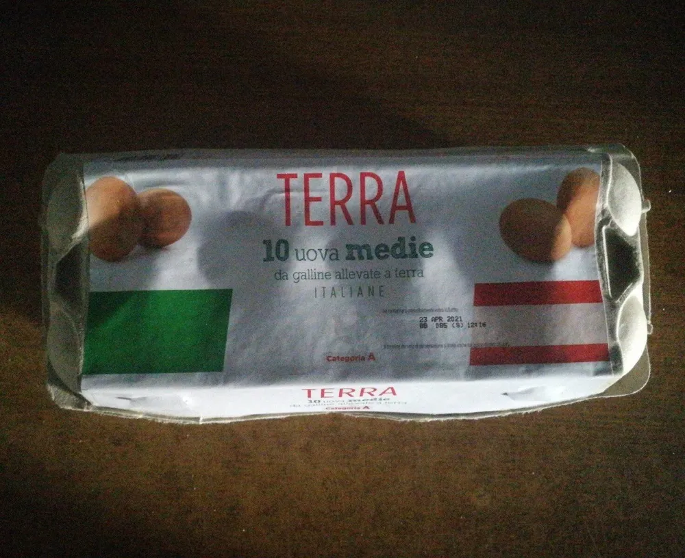 10 Uova medie di galline allevate a terra ITALIANE