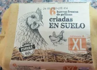 Huevos frescos de gallinas criadas en suelo