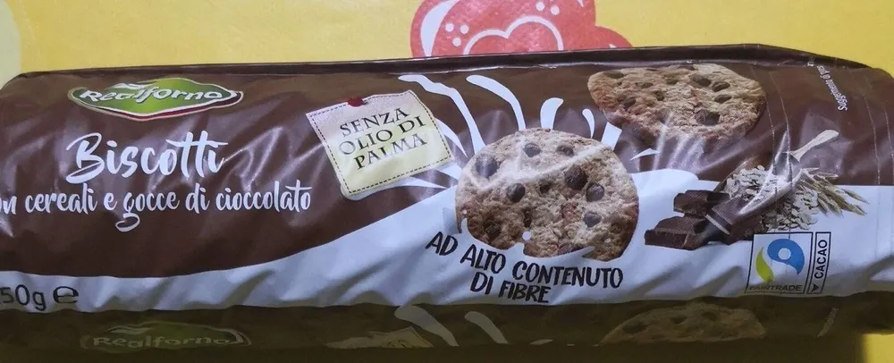 Biscotti con cereali e gocce di cioccolato