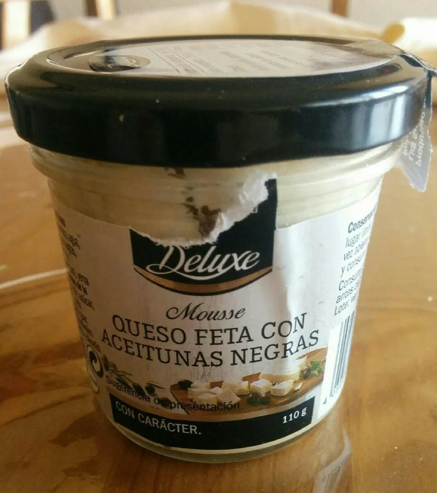Mousse de queso feta con aceitunas negras