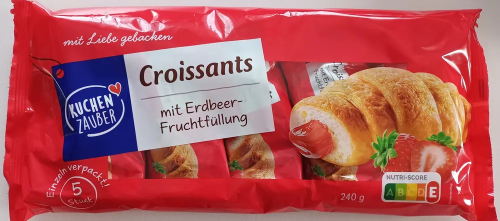 Hörnchen mit Erdbeerfüllung