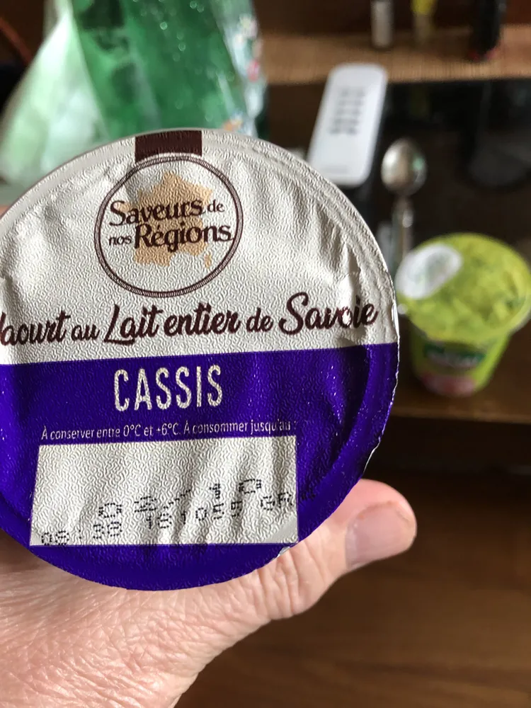 Yaourt au lait entier de savoie sur lit de fruits