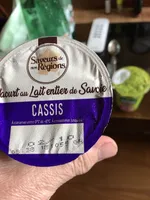 Yaourt au lait entier de savoie sur lit de fruits