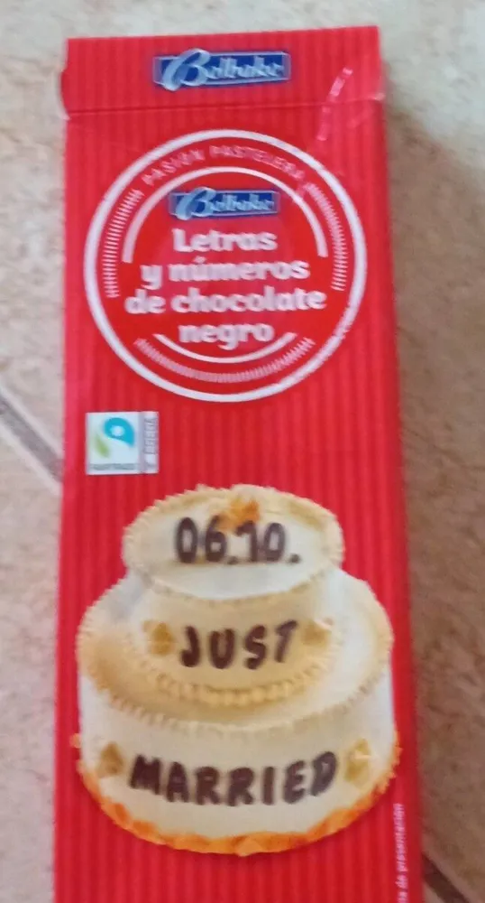 Letras i numeros de chocolaten negro