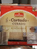Queso curado cortado