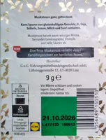 Muskatnuss ganz