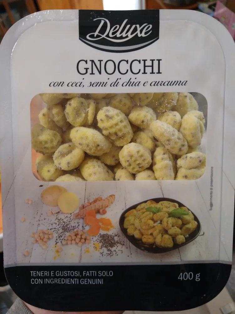 Gnocchi con ceci, semi di chia e curcuma