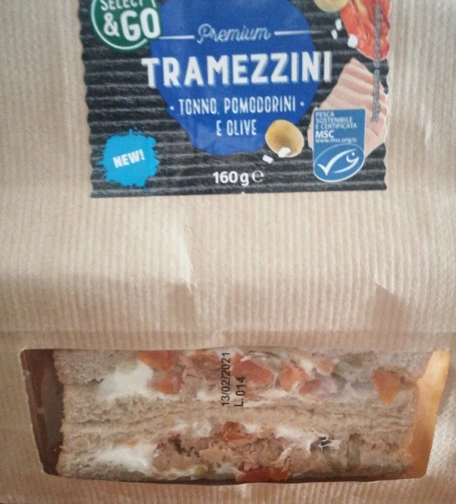 Tramezzini tonno, pomodorini e olive
