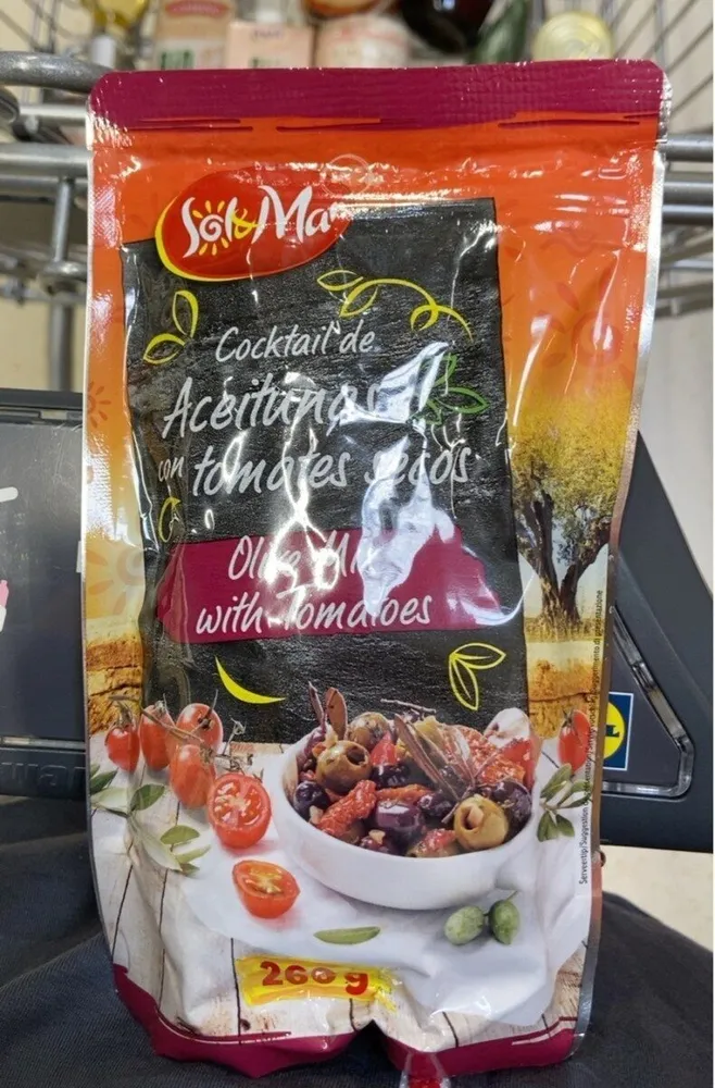 Cocktail de aceitunas con tomates secos