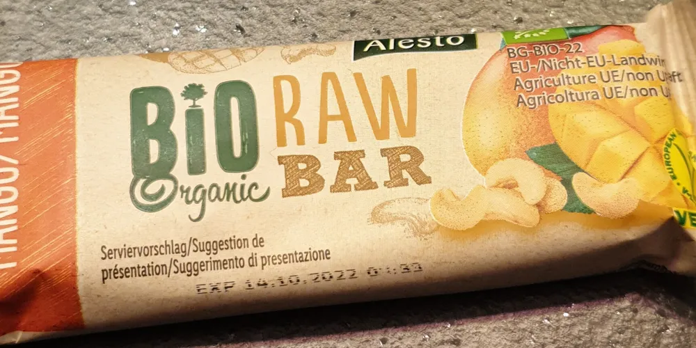 Raw bar mango