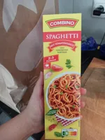 Spaghetti mit Tomatensauce und geriebenem Hartkäse