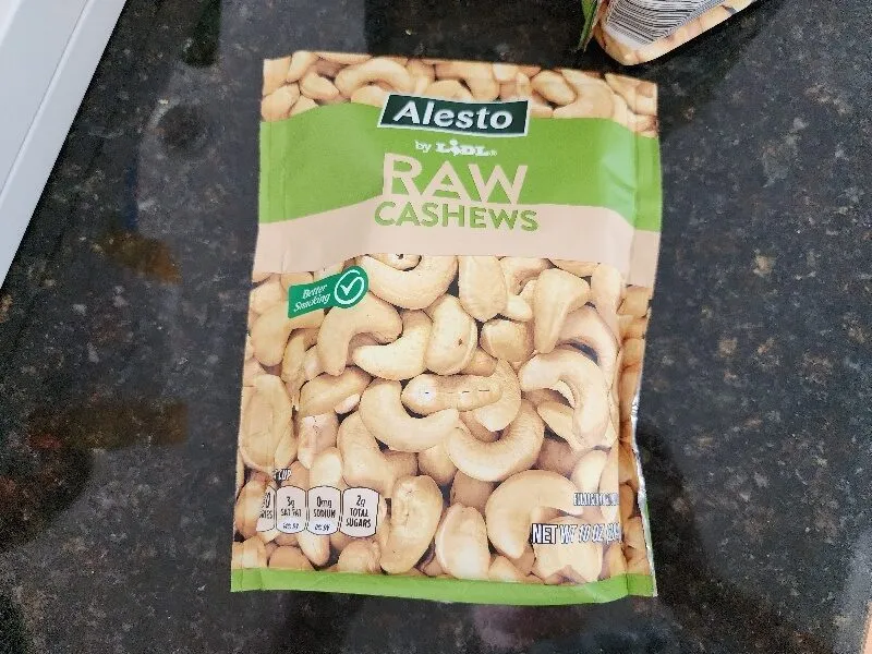 raw cashews