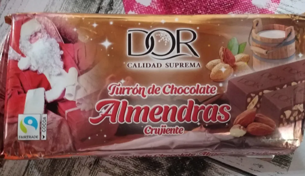 Turrón de chocolate y almendras crujiente